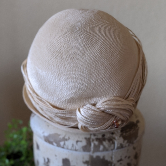 Vintage Woman's 1960's Straw Hat - Picture 1 of 4